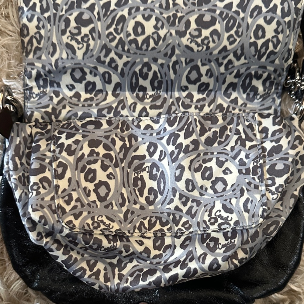 Coach Vintage POPPY patent leather graffiti embossed shoulder bag - Picture 9 of 14